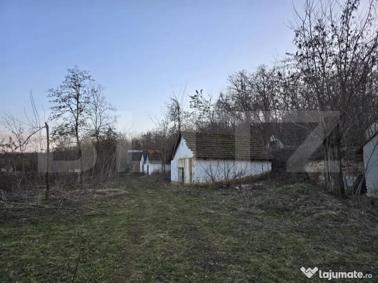 Teren de 79000 mp, în Central