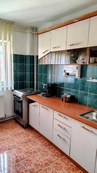 Apartament cu 3 camere decomandat în Răcădău