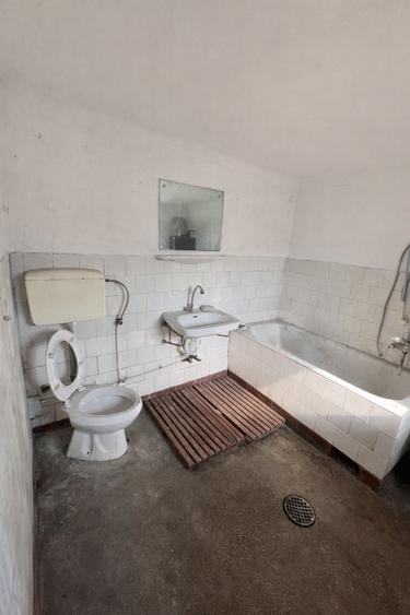 Casă individuală cu 3 camere cu Canalizare în Drăgășani