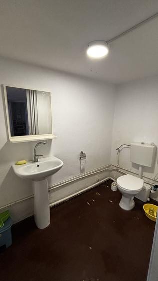 Casă individuală cu 5 camere cu Canalizare în Central