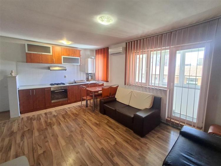 Apartament cu 3 camere semidecomandat în Vasile Aaron