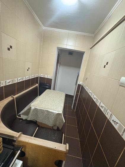 Apartament cu 3 camere semidecomandat în Pantelimon