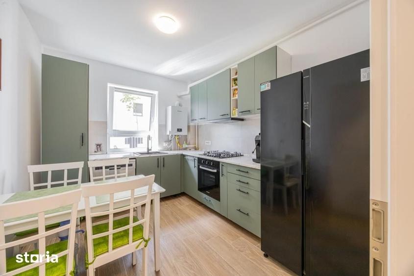Apartament cu 3 camere decomandat în Tractorul