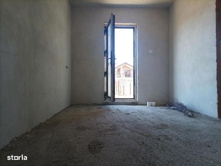 Casă cu 4 camere decomandat în Ghioșești