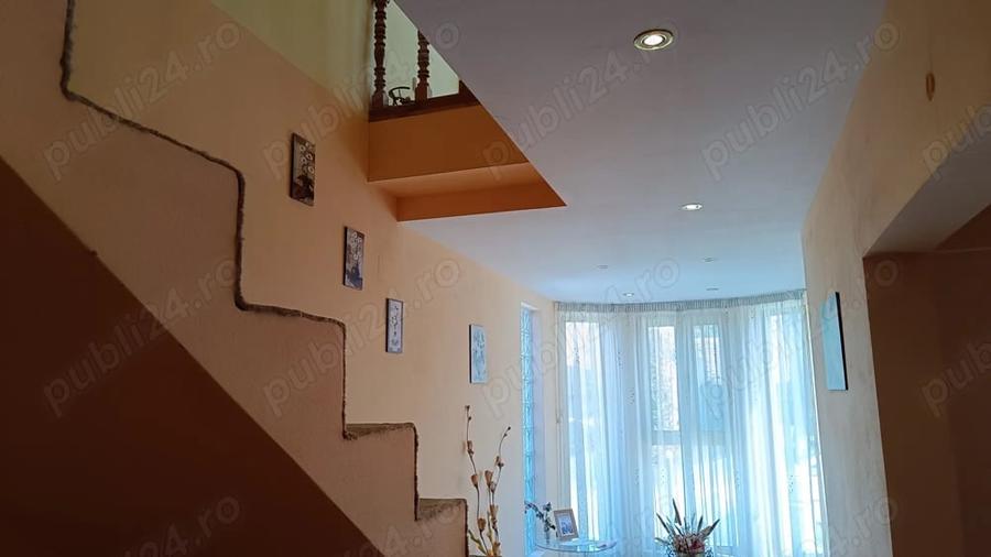 Casă cu 5 camere cu Teren 343 Mp în Poiana