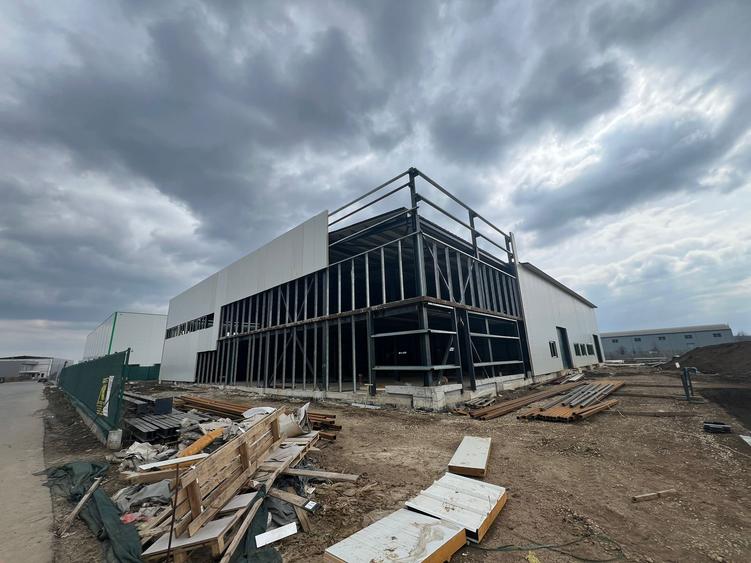 Spațiu industrial, de 1,500 mp, în Otopeni