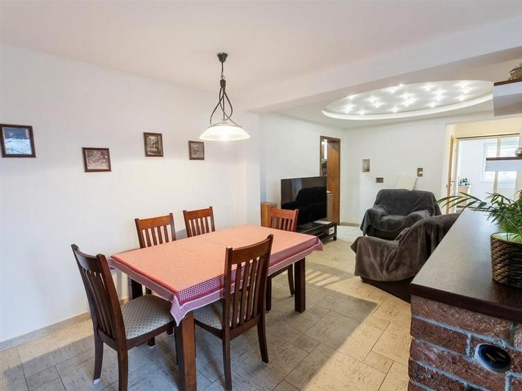 Apartament cu 4 camere decomandat în Central