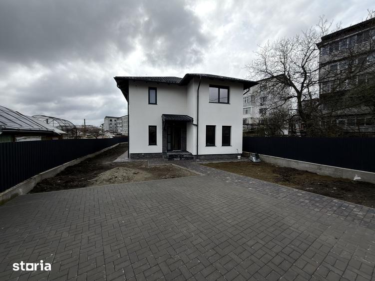 Casă cu 4 camere cu Teren 600 Mp în Central