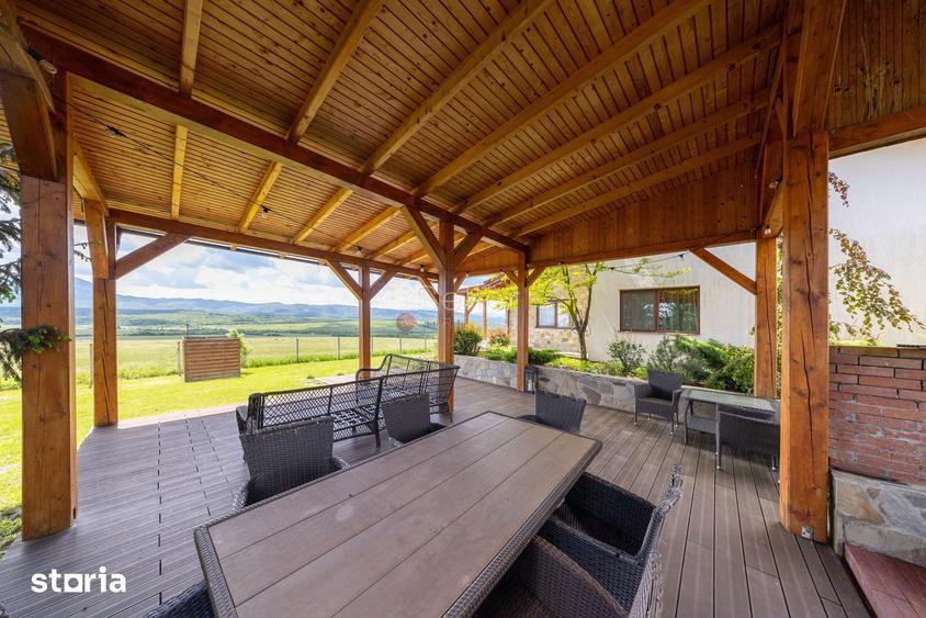 Casă cu 4 camere cu Teren 68800 Mp în Dumbrăvița