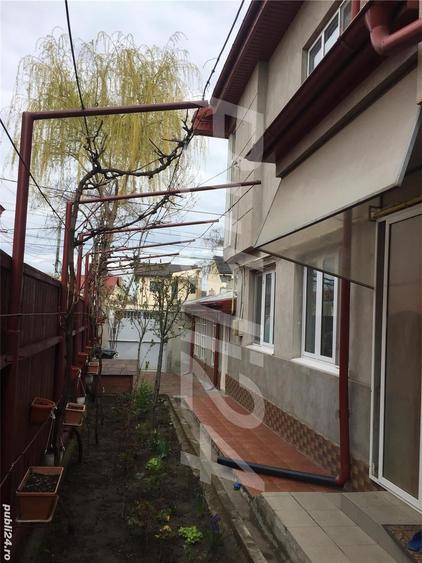 Casă cu 5 camere cu Teren 300 Mp în Central