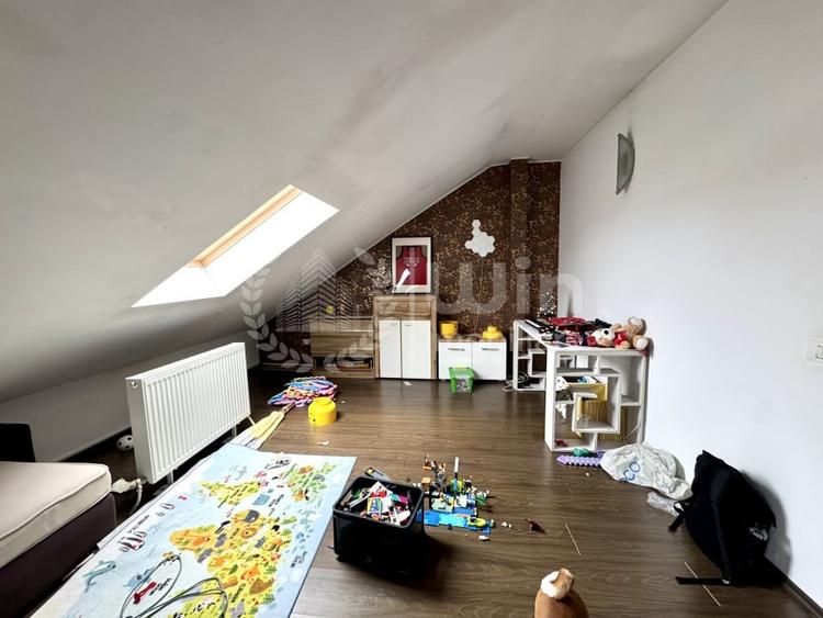 Apartament cu 4 camere semidecomandat, mobilat în Europa