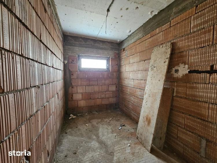 Casă cu 4 camere cu Teren 300 Mp în Dâmbul Rotund