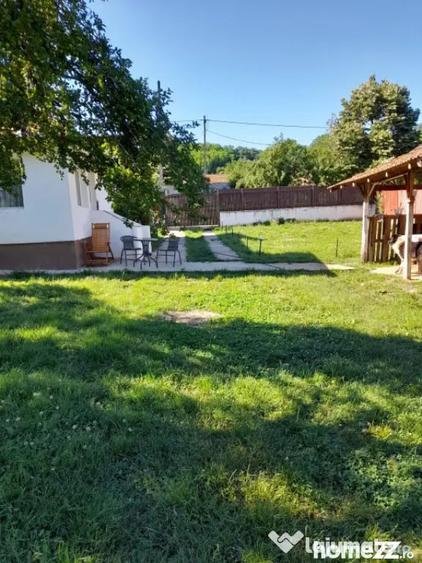 Casă cu 2 camere cu Teren 1800 Mp în Central