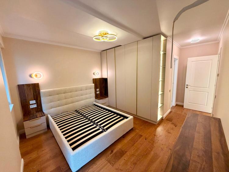 Apartament cu 3 camere decomandat, mobilat în P-ța Unirii