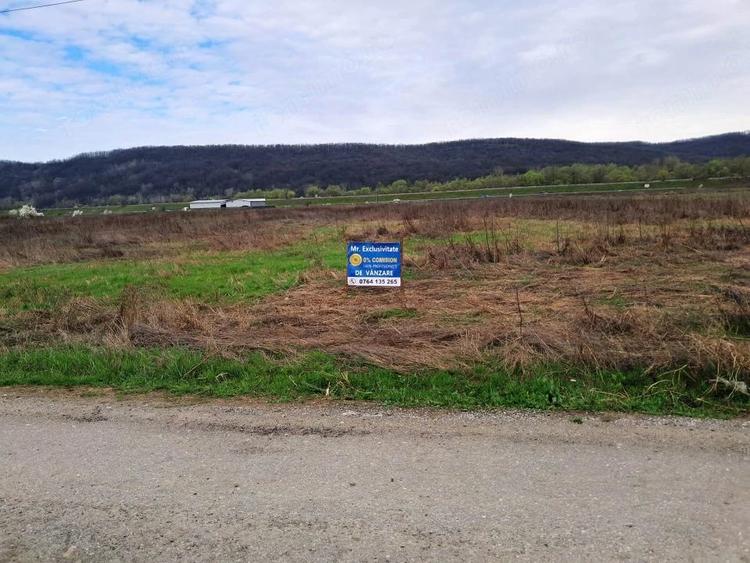 Teren de 2080 mp, în Centura