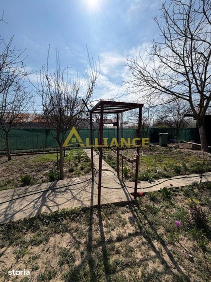 Casă cu 5 camere cu Teren 754 Mp în Glina