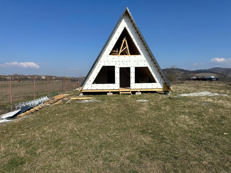 Casă cu 4 camere cu Teren 865 Mp în Sânpetru