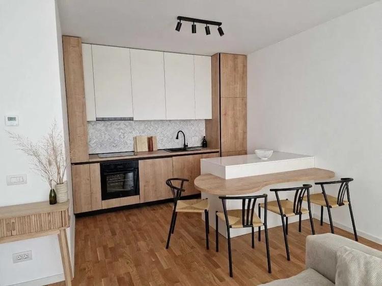 Apartament cu 2 camere semidecomandat, mobilat în Băneasa