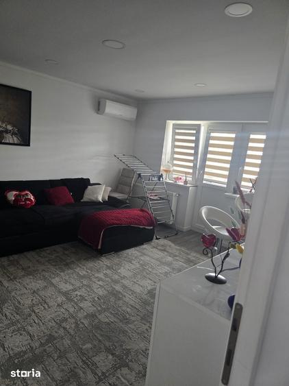Apartament cu 3 camere decomandat în Micro 16