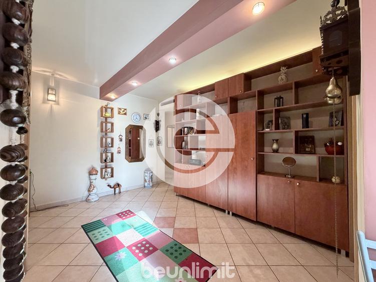 Apartament cu 3 camere decomandat, mobilat în Central