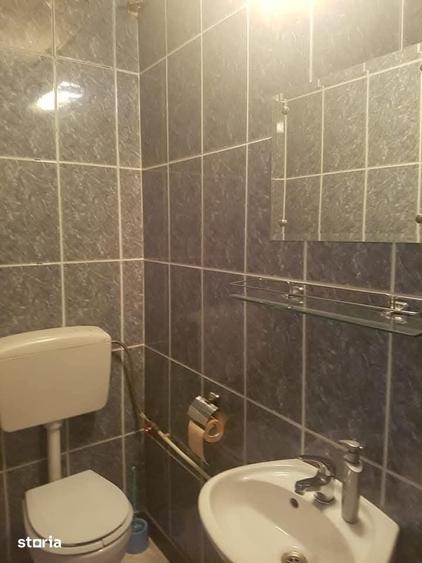 Apartament cu 3 camere decomandat în Tei