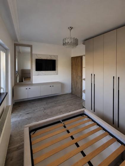 Apartament cu 3 camere semidecomandat în Vișani