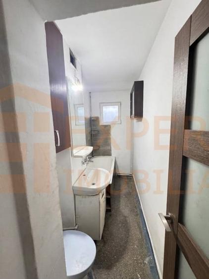 Apartament cu 3 camere semidecomandat, mobilat în Km 4-5