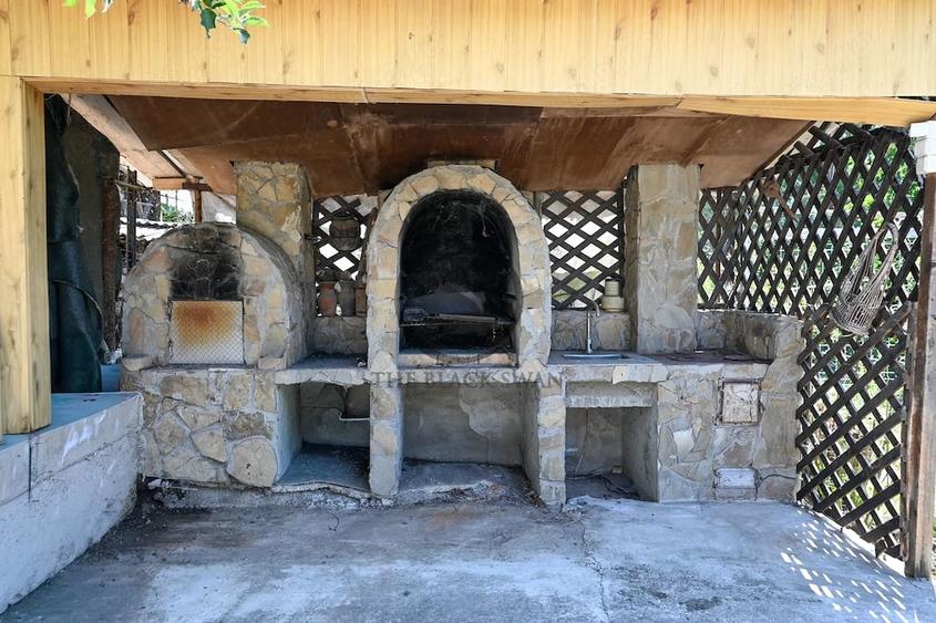 Casă cu 1 camere cu Teren 2846 Mp în Coada Izvorului