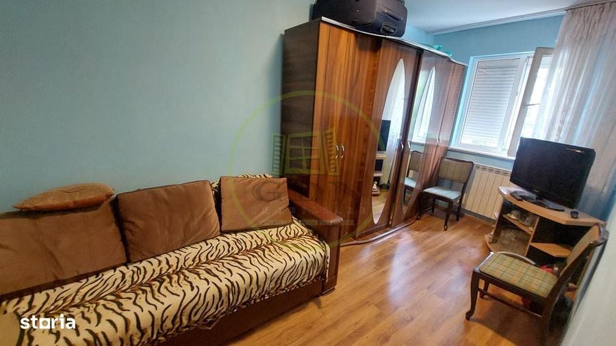 Apartament cu 3 camere semidecomandat în Cornitoiu