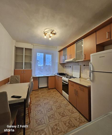 Apartament cu 3 camere decomandat în Nufărul