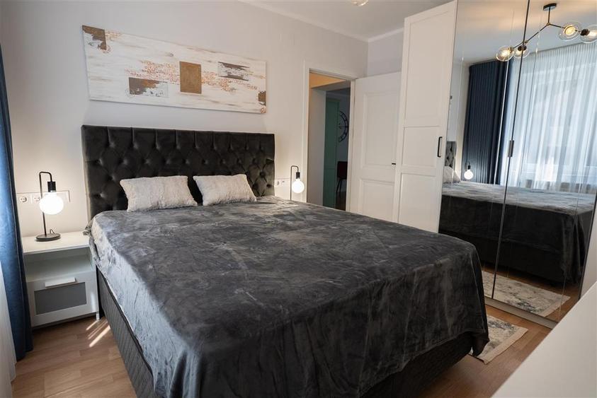 Apartament cu 3 camere semidecomandat, mobilat în Ultracentral
