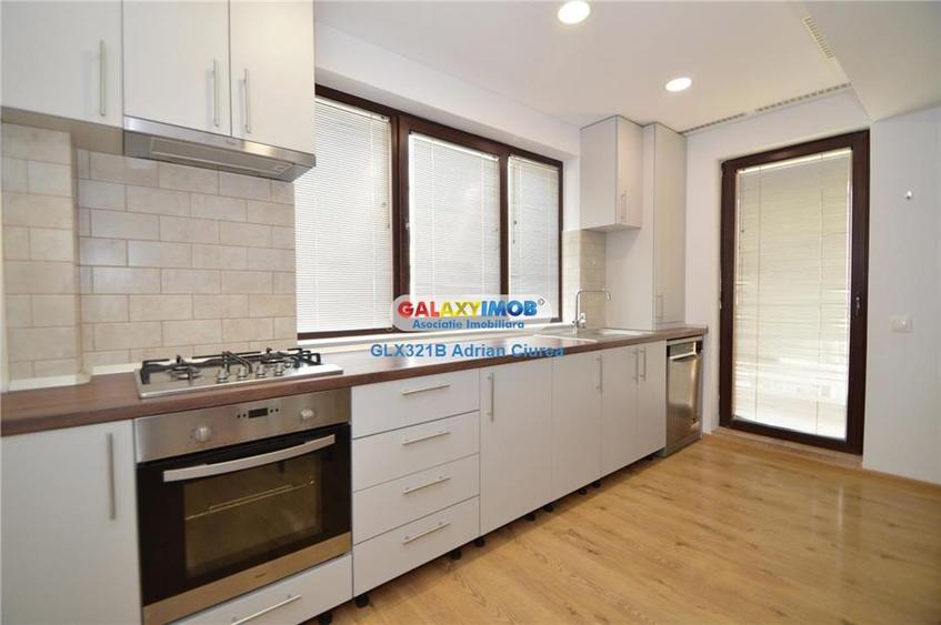 Apartament cu 3 camere semidecomandat, mobilat în Ștefan cel Mare
