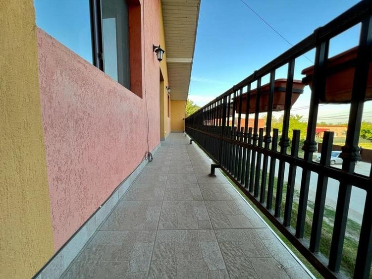 Casă cu 6 camere cu Canalizare în Moșnița Veche