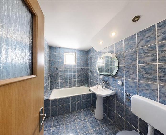 Apartament cu 2 camere decomandat în Rovinari