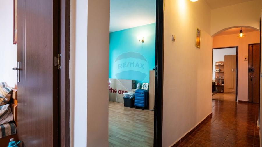 Apartament cu 3 camere decomandat, mobilat în Rahova