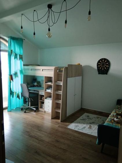 Casă individuală cu 5 camere decomandat cu Canalizare în Moșnița Veche