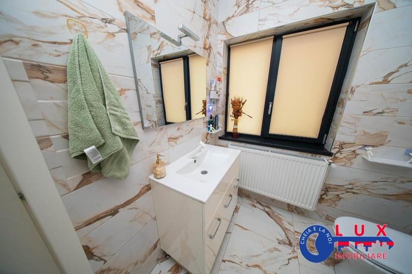 Casă cu 6 camere cu Teren 400 Mp în Babadag
