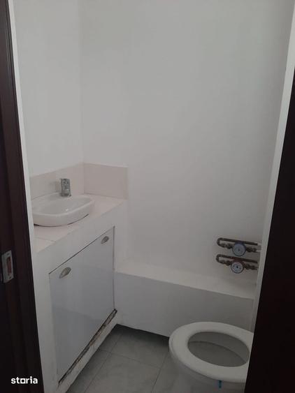 Apartament cu 4 camere decomandat în Romană