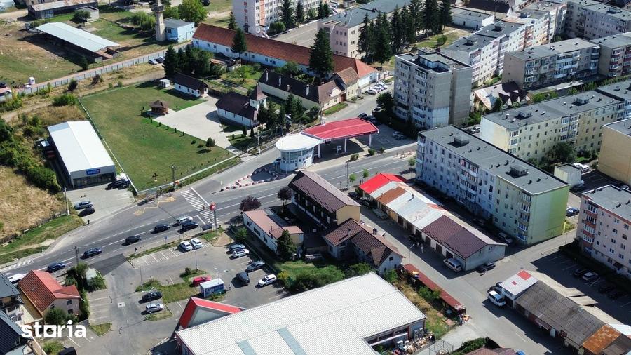 Spațiu comercial, de 660 mp, în Cheile Râșnoavei