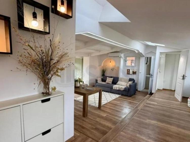 Apartament cu 4 camere, mobilat în Băneasa