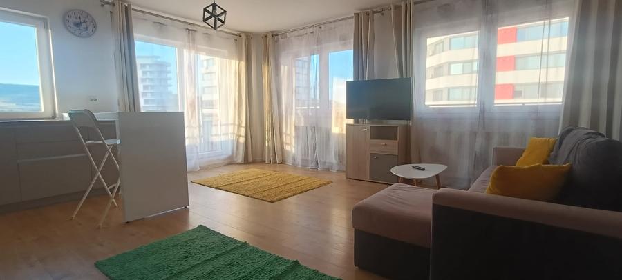Apartament cu 3 camere semidecomandat în Florești