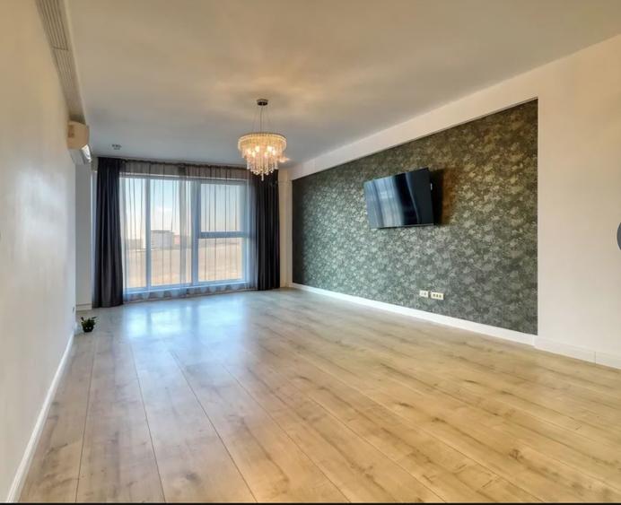 Apartament cu 3 camere decomandat în Sisești