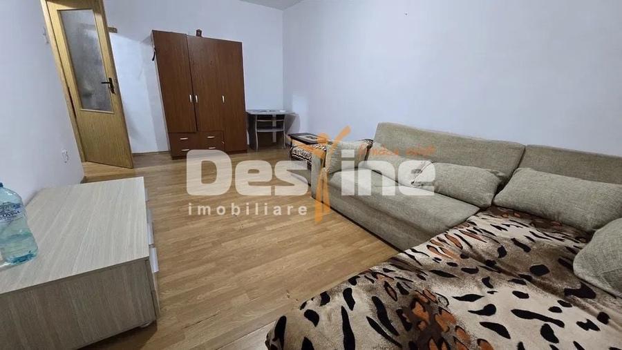 Apartament cu 3 camere decomandat, mobilat în Rahova