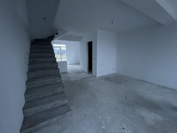 Duplex cu 3 camere cu Canalizare în Gilău