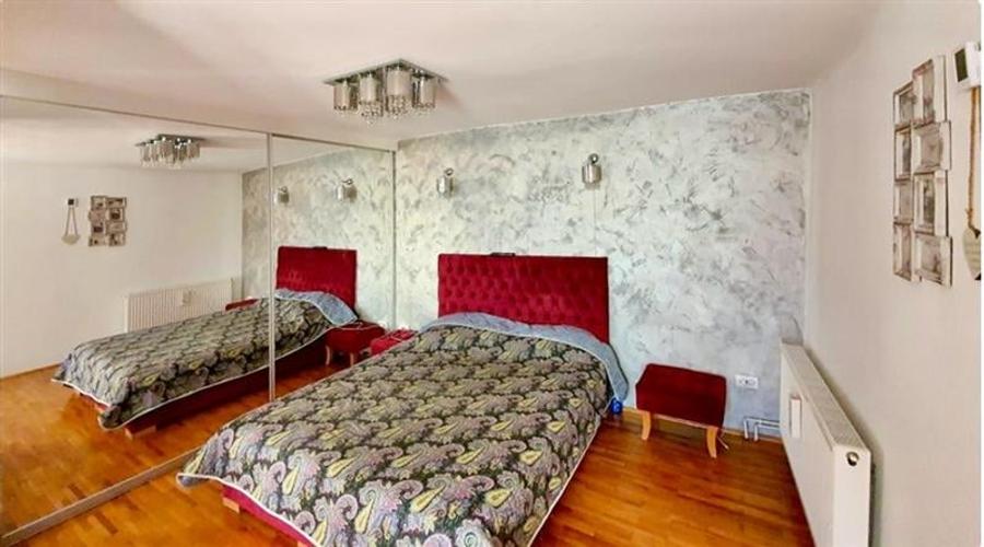 Casă individuală cu 4 camere cu Canalizare în Central