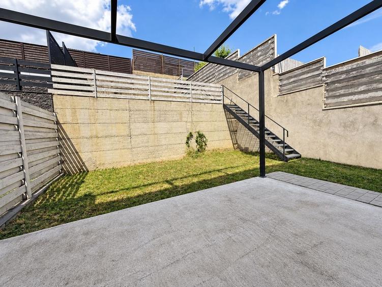 Duplex cu 4 camere cu Canalizare în Iris