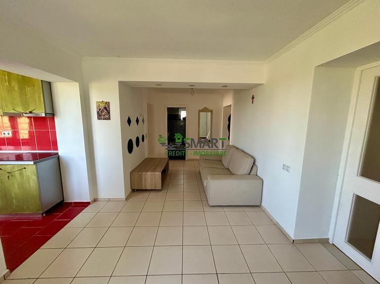 Casă cu 3 camere cu Garaj în Central