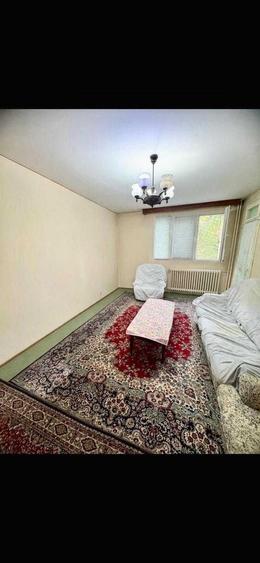 Apartament cu 3 camere semidecomandat în Titan