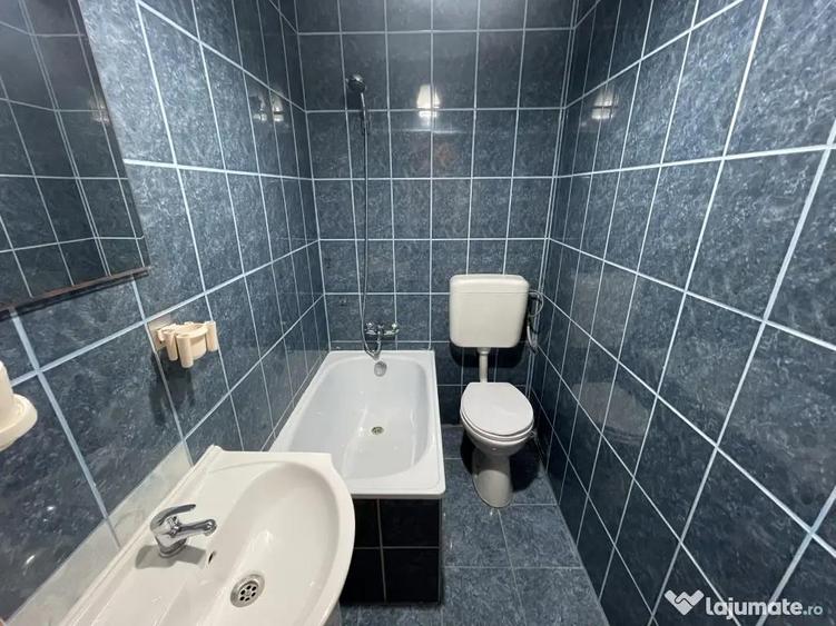 Garsonieră decomandată în 1 Decembrie