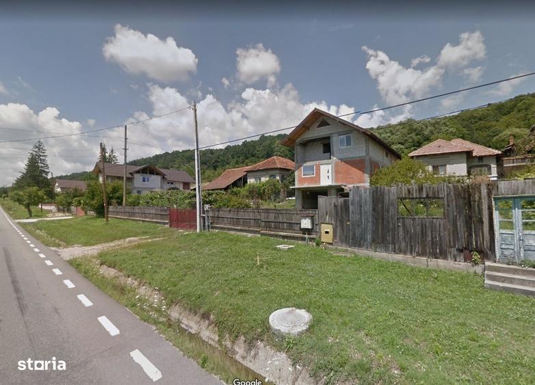 Casă cu 4 camere în Prislopu Mic